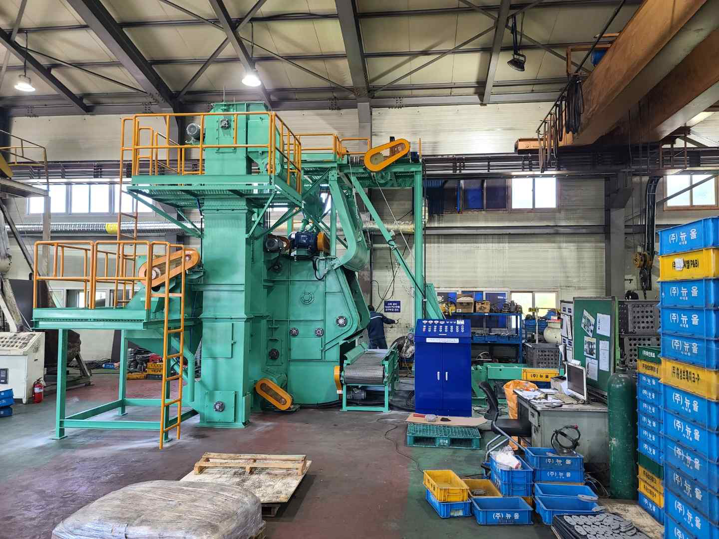 APRON SHOT BLAST M/C